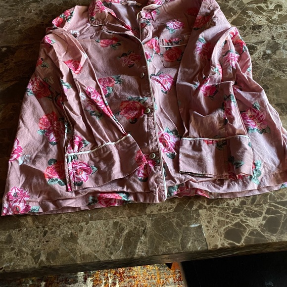 VICTORIA’S SECRET two-piece ladies pajama set in size medium - Picture 6 of 8